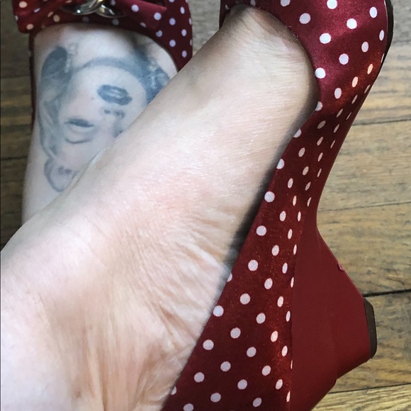 Beautiful red polkadot pinup shoes size 8 - Picture 6 of 8